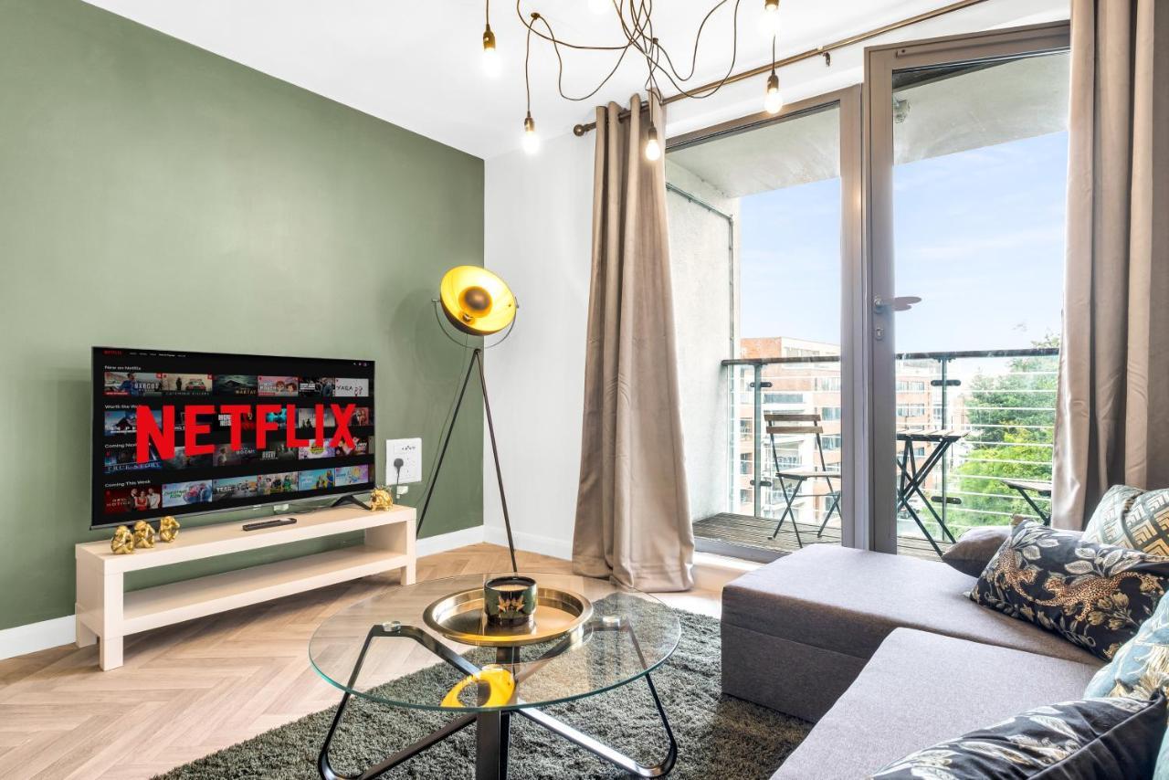 Stylish 4Th Floor 2 Bedroom En Suite City Centre Apartment With Parking By Azura Nights 伯明翰 外观 照片