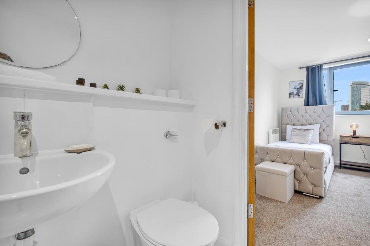 Stylish 4Th Floor 2 Bedroom En Suite City Centre Apartment With Parking By Azura Nights 伯明翰 外观 照片