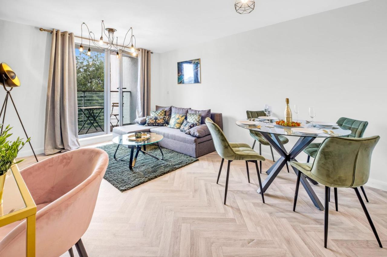Stylish 4Th Floor 2 Bedroom En Suite City Centre Apartment With Parking By Azura Nights 伯明翰 外观 照片