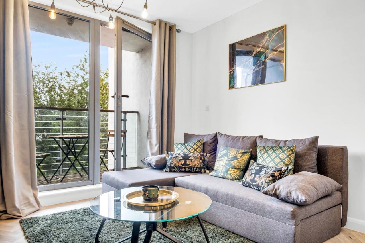 Stylish 4Th Floor 2 Bedroom En Suite City Centre Apartment With Parking By Azura Nights 伯明翰 外观 照片