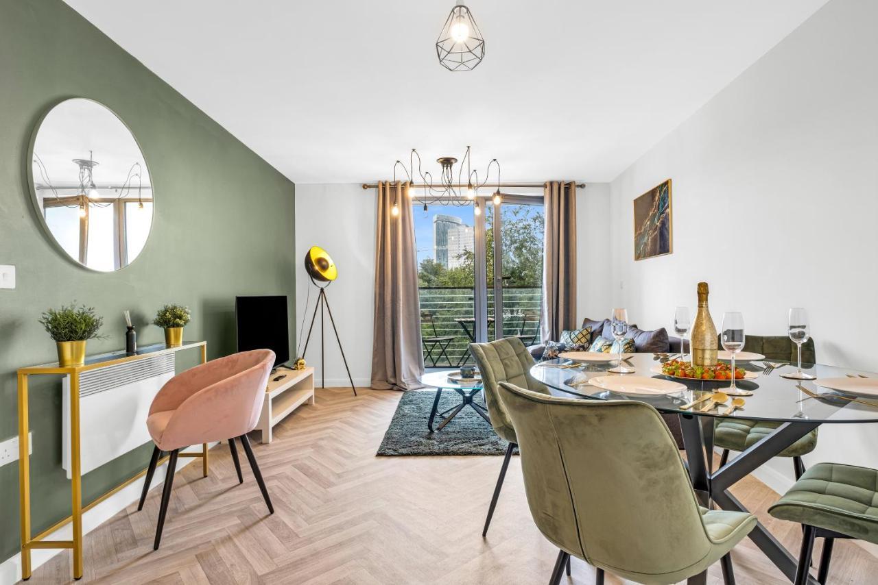 Stylish 4Th Floor 2 Bedroom En Suite City Centre Apartment With Parking By Azura Nights 伯明翰 外观 照片