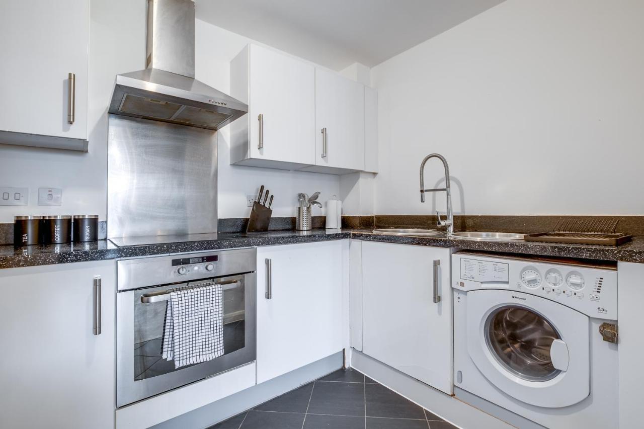 Stylish 4Th Floor 2 Bedroom En Suite City Centre Apartment With Parking By Azura Nights 伯明翰 外观 照片