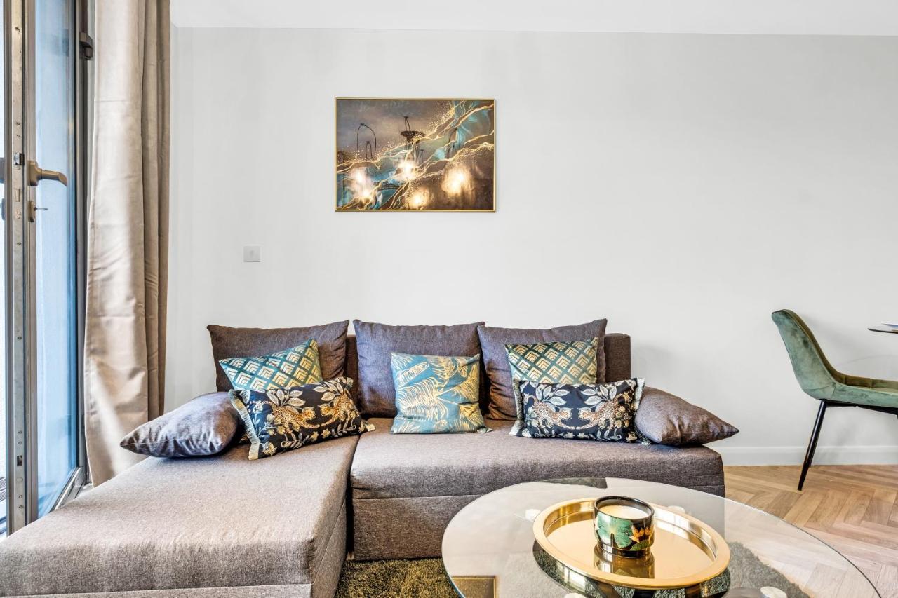 Stylish 4Th Floor 2 Bedroom En Suite City Centre Apartment With Parking By Azura Nights 伯明翰 外观 照片